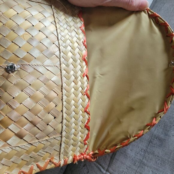 Handwoven Raffia Crossbody Bag & Clutch Set With Floral Design - Picture 10 of 12